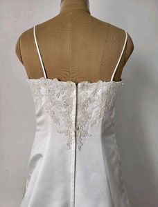 Free Delivery 🚚 Elegant Wedding Dress - Size Medi