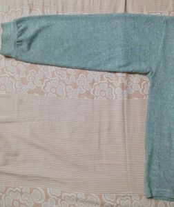 Grey woolen soft top with black design