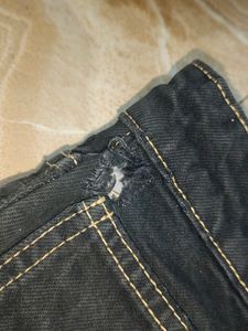 zara high waist jeans ... condition is very good ..., little damage shown in last pic ...,waist size 30 ,Hips 38 and Lenght 39.9