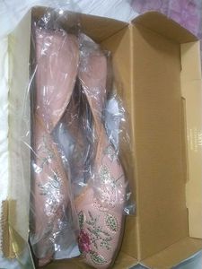 Embroidered Mojaris Flats