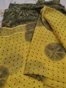 i am selling yellow mixing green saree