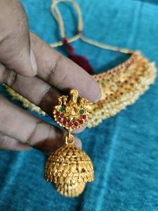 choker with earrings