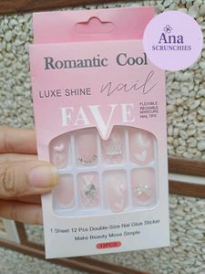 Press-On Nail Set( Pack Of 6)