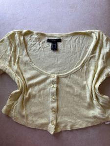 butter yellow crop top 🧈