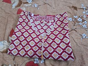 Short Women&#39;s Kurti