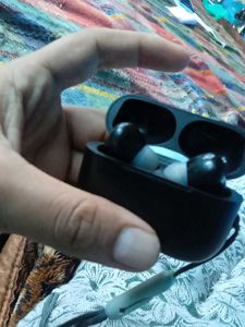 Wireless Earbuds - Like New!