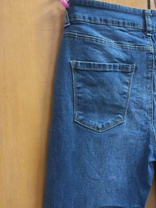 I Am Selling A Good Jeans For Reasonable Price