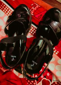 Beautiful Black 🖤 Heel Sandals