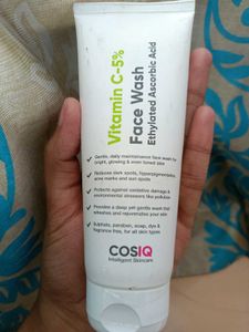 Cos iq vitamin C 5% face wash