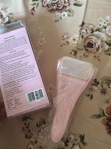 NYKAA Face Roller