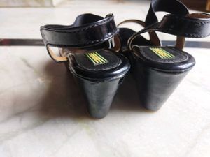 New Black Wedges🖤
