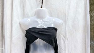 282011. Sleeved Crop Top