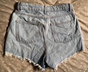 Distressed Denim Shorts 🩳