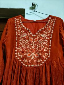 WomenEmbroidered Regular Thread Work Kurta with Tr