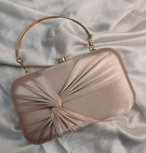Clutch With Sling Chain And Handle