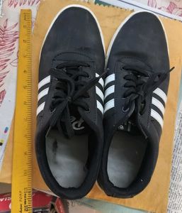 Men Black &amp; White Sneakers