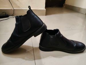 Men's Black Leather Chelsea Boots