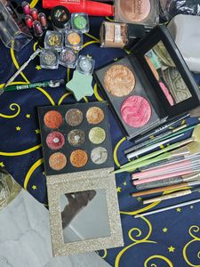 FLASH SALE! 31 Pieces Makeup Artist Beginner Kit.