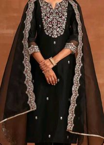 Elegant Black Embroidered Kurti Set