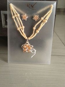 Pearl Necklace With Earing And Extra