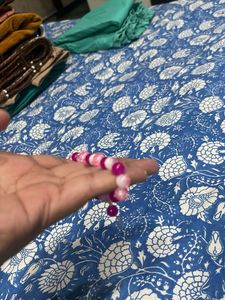 3 coloured different beads