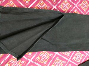 SIDE CUT STRAIGHT BLACK JEANS