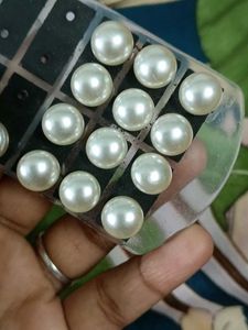 6 Pairs Of Pearls Earrings