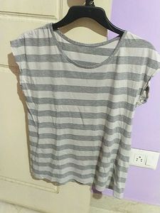 Striped Women&#39;s Top