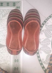 Ethnic Embroidered Juttis