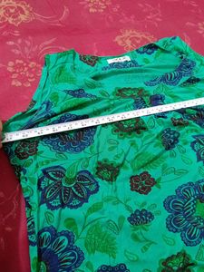 Woman&#39;s Cutsleeves Top