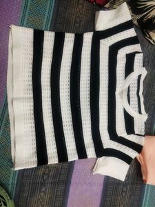 White And Black Combination Crop Top L Size