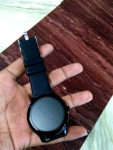 Circle Shape Fire Boltt Hurricane Smartwatch ⌚🖤