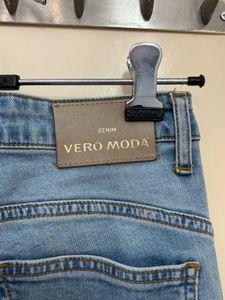 Vero Moda Semi Distressed Jeans