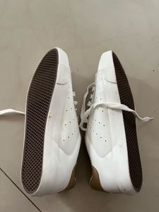 White Sneakers 👟