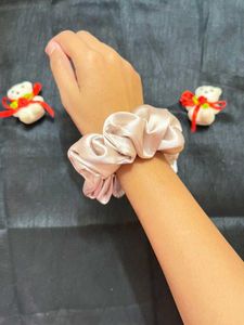 Pure satin scrunchie🎀