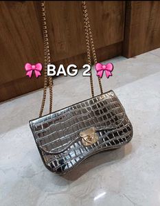 SILVER Chanel sling purse 🍓🌟