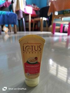 shea butter &amp;real strawberry 24hr moisturizer