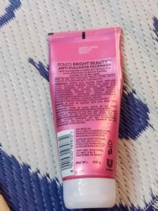 Upto 65% Left  Pond&#39;s Bright Beauty Facewash