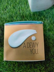 Lakme Hyaluronic Dewy Creme
