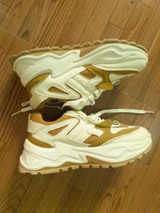 chunky sneakers ⭐️🤎