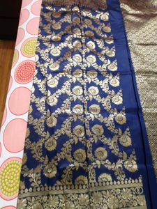 Silk Blend & Woven Saree With Blouse Piece