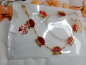 Lotus Design Necklace Set