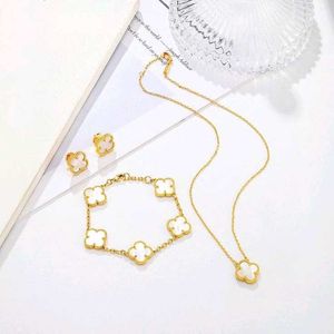 Gold Clover Jewelry Set