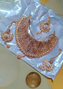 Stylish Choker Set With Earings And Mang Tikka