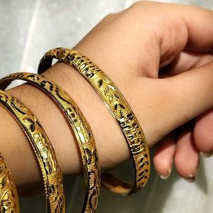 GOLD PLATED MATTE BANGLES(4)