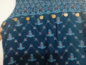A Navy Blue Sleeveless Knee Length Kurti