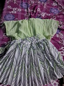Girl&#39;s Green Dress Outfit