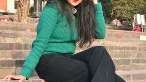 Green Knit Zip-Up Cardigan