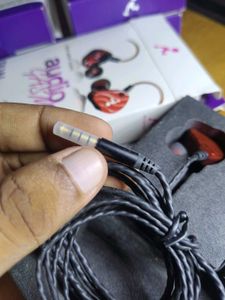 📌Mi Gadgets Premium Earphone With Accessories.