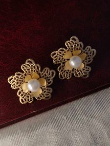 Floral Pearl Earrings